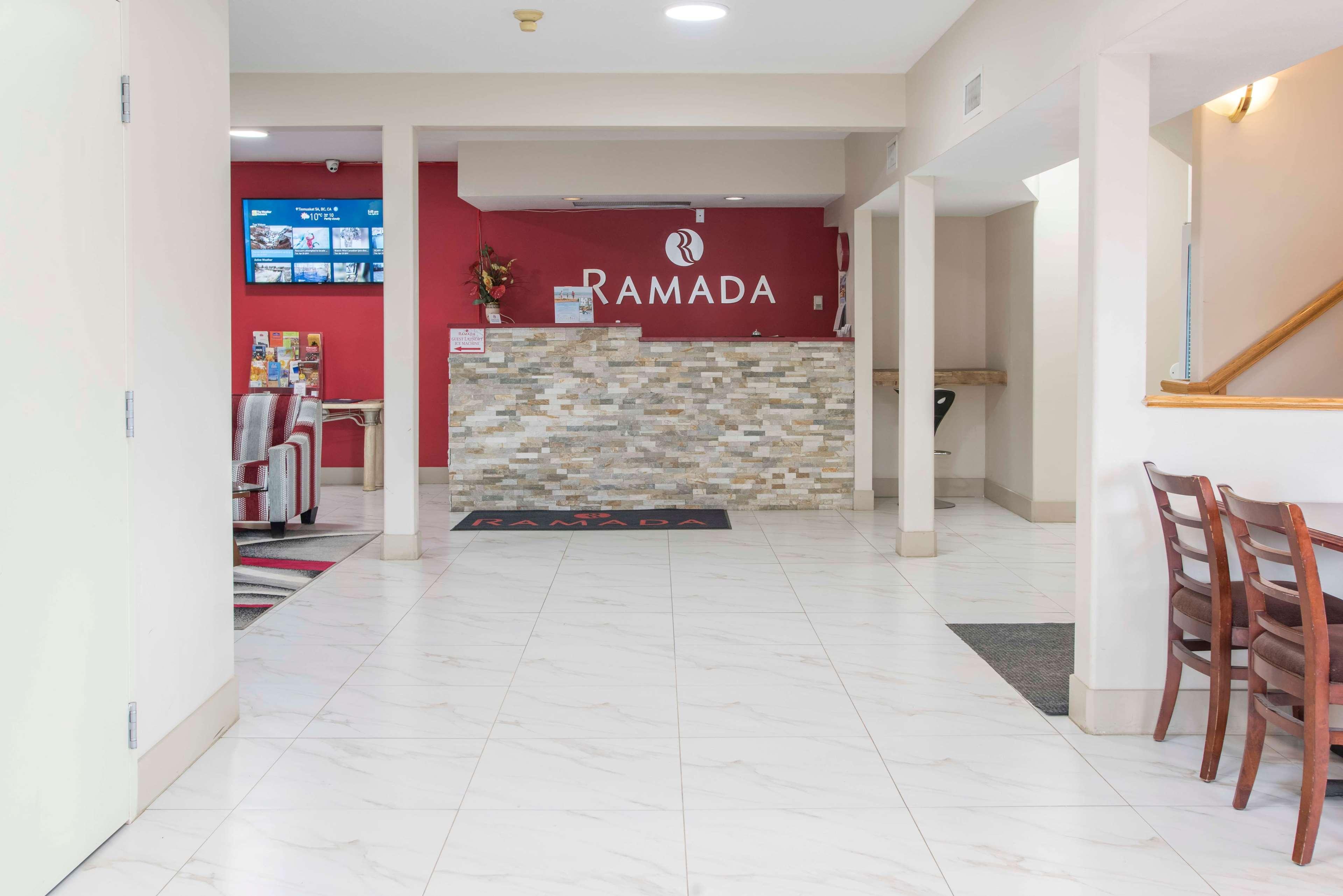 Ramada Limited 100 Mile House Hotel Exterior photo